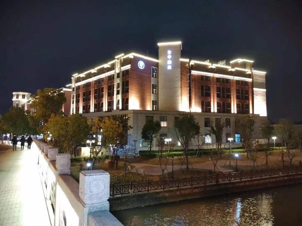 Ji Zhangjiang Sunyao Road Commercial Square 3*