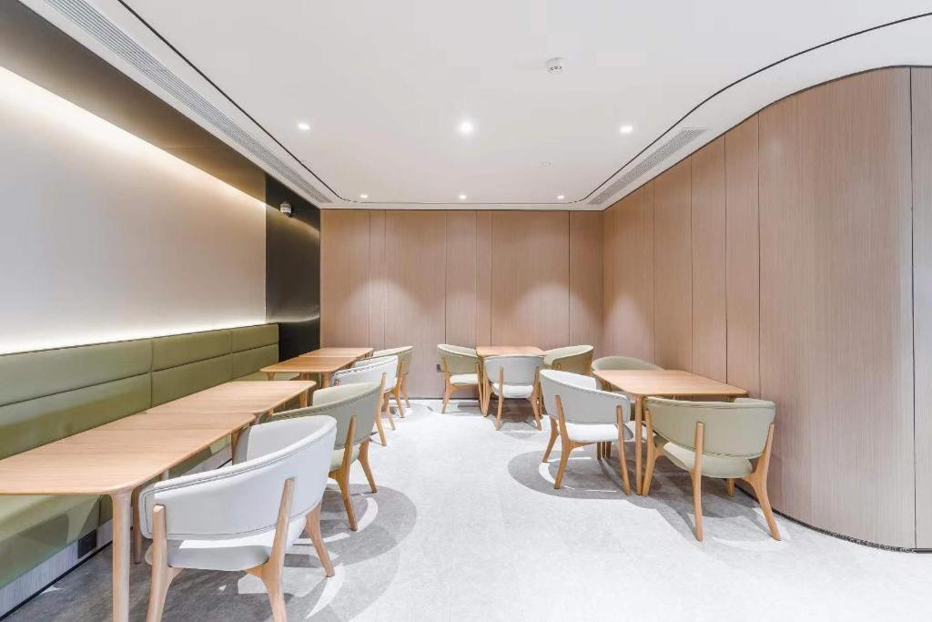Ji Zhangjiang Sunyao Road Commercial Square 3*