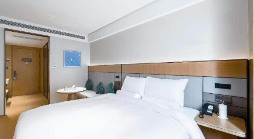 Ji Zhangjiang Sunyao Road Commercial Square Hotel
