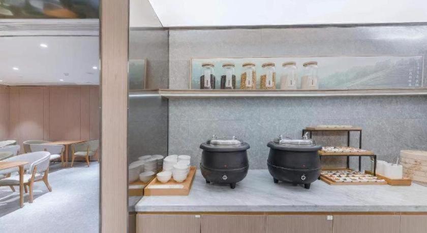 Ji Zhangjiang Sunyao Road Commercial Square 3*