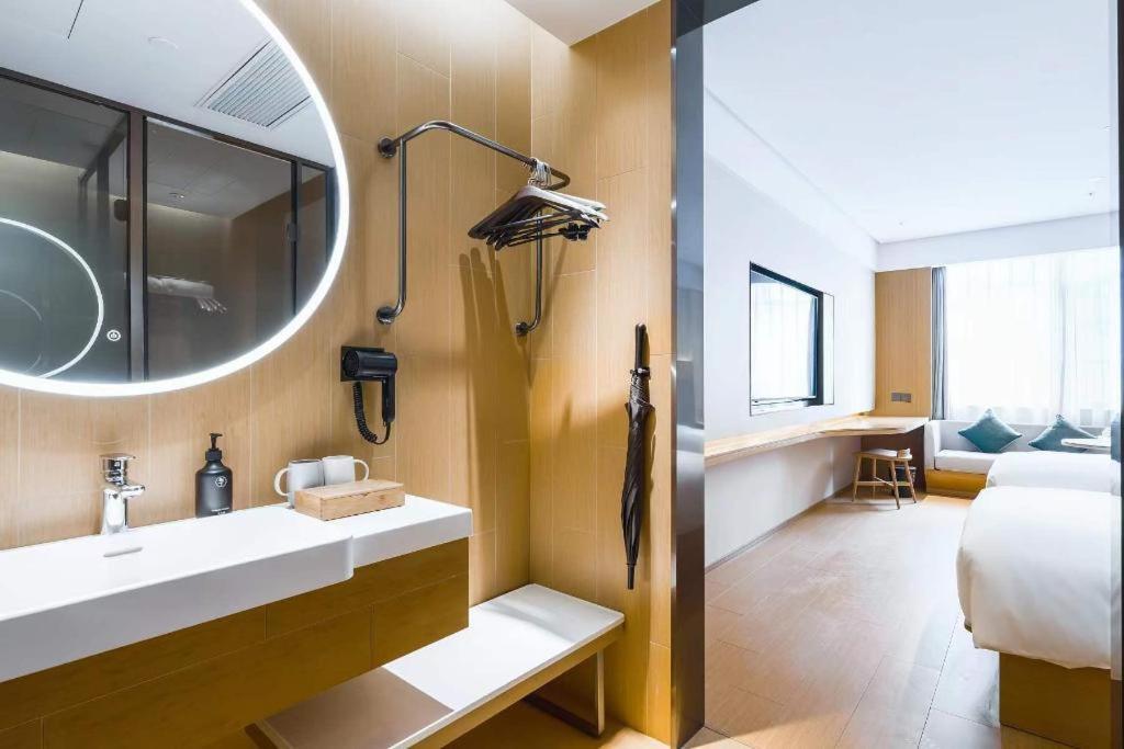Ji Zhangjiang Sunyao Road Commercial Square Hotel 3*